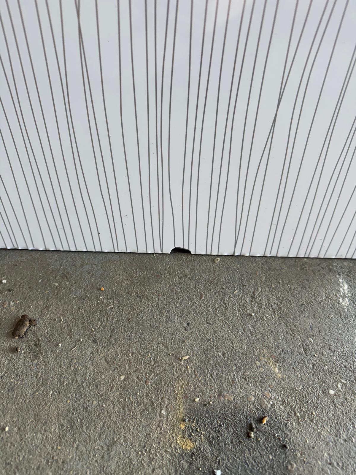 White Stripes 10mm Bathroom Cladding Wall Panels Minor Damage