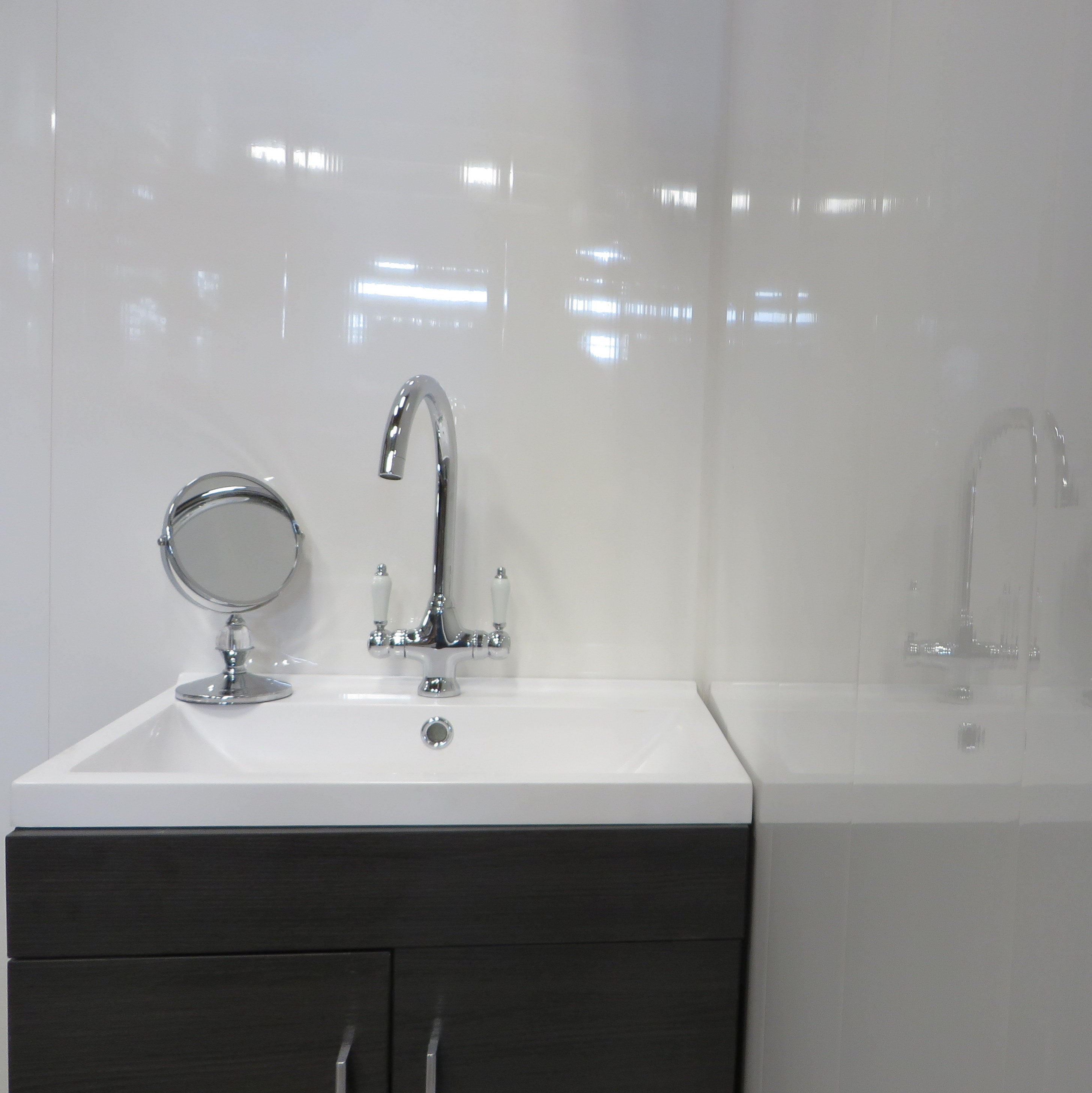 Sample of Gloss White 5mm Bathroom Wall Panels Ceiling Cladding
