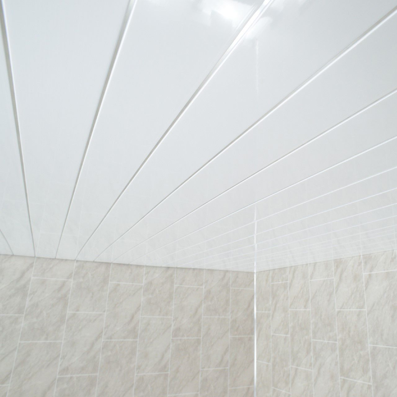Our range of 5mm ceiling panels, measuring 2.6m x 250mm provide you with an ultimate seamless finish. 